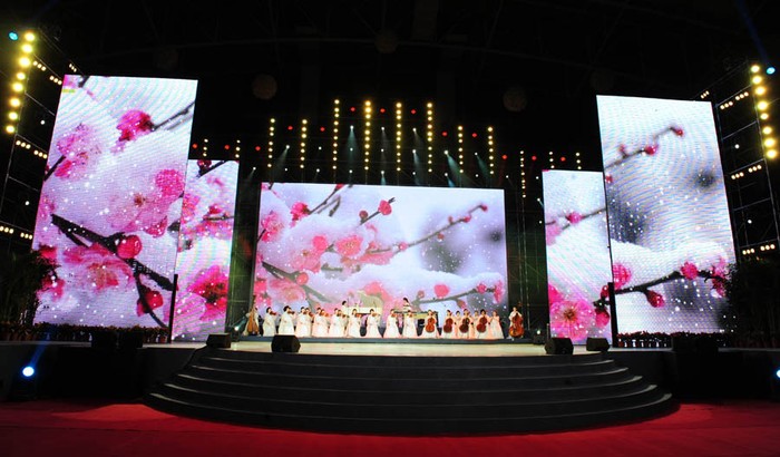 Dàn nhạc của các nghệ sĩ Triều Tiên biểu diễn trong lễ khai mạc